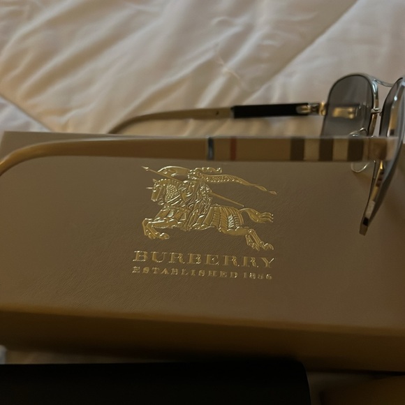 Burberry Stylish Silver Aviator Sunglasses - Picture 8 of 8